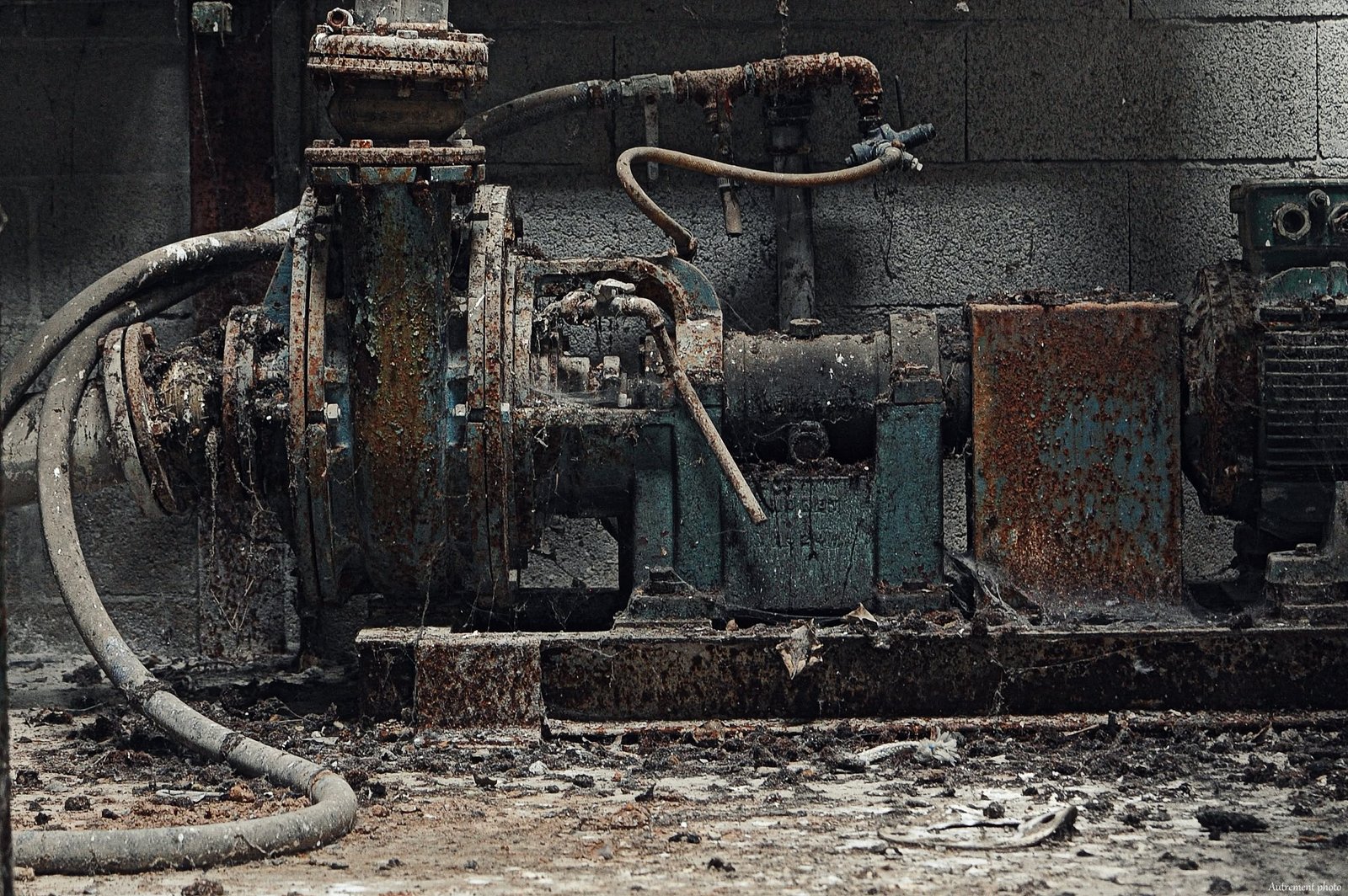 #steampunkstyle #industrialart #abandonedmachines #retroart #urbex_disciple #urbexphotography #industriel #urbexexploration #oldmachines #abandonedart #darkphotography